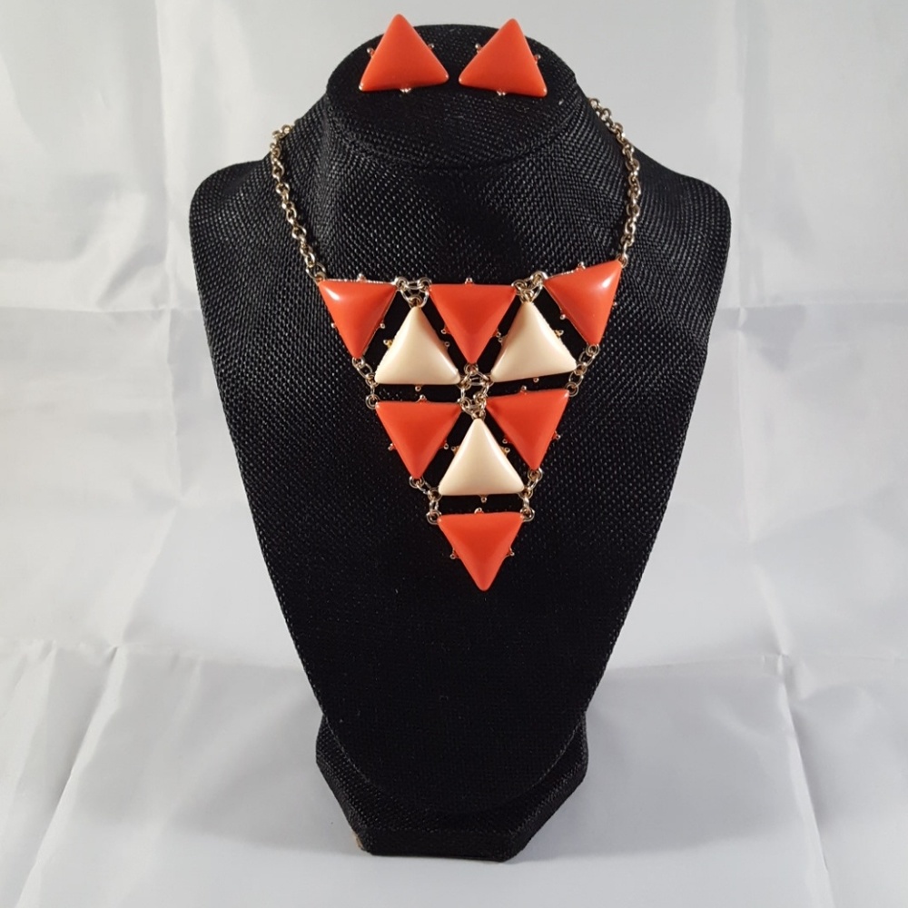 Crystal Avenue Coral and Light Peach Neclace Set